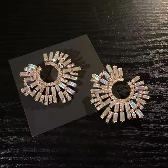 OPULENT CRYSTAL STARDUST EARRINGS - Picture 5 of 15